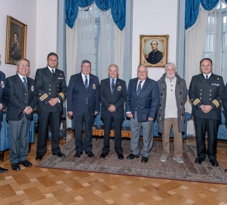 052